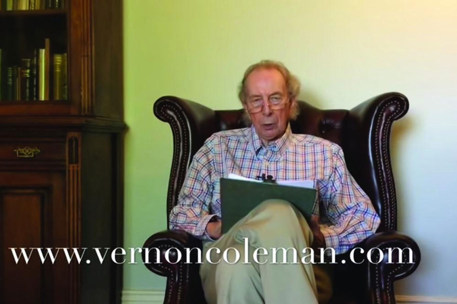 Doctor Vernon Coleman on the Risks associated with taking a new Covid19 Vaccine