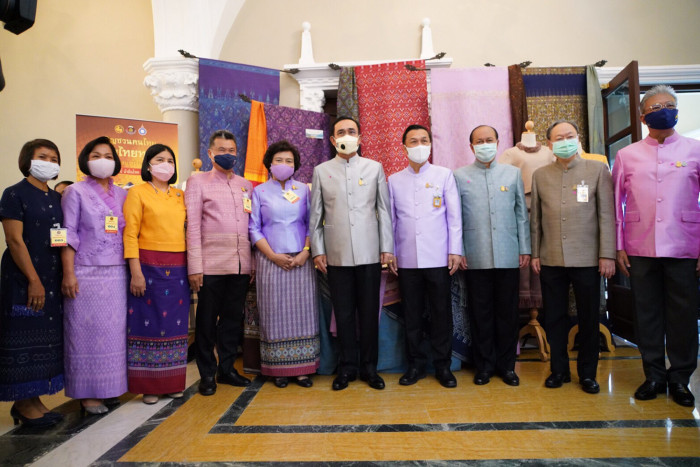 The Government call for domestic support to wear Thai textiles