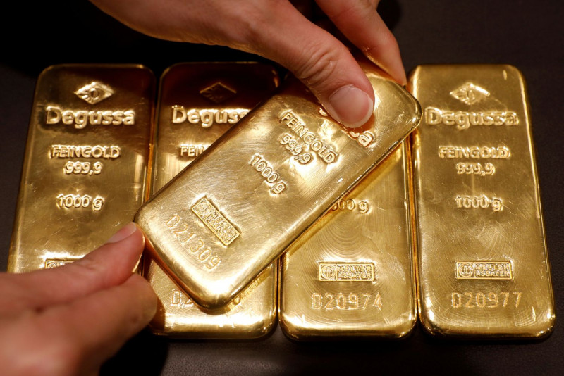 Bangkok Post - Gold edges closer to 9-year high