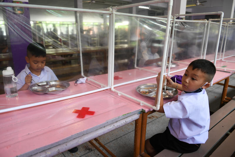 Students from the Wichuthit school in Bangkok eat their lunch after the government eased isolation measures and introduced social distancing to prevent the spread of the coronavirus disease, as schools nationwide reopened, on Wednesday. (Reuters photo) Students from the Wichuthit school in Bangkok eat their lunch after the government eased isolation measures and introduced social distancing to prevent the spread of the coronavirus disease, as schools nationwide reopened, on Wednesday. (Reuters photo)