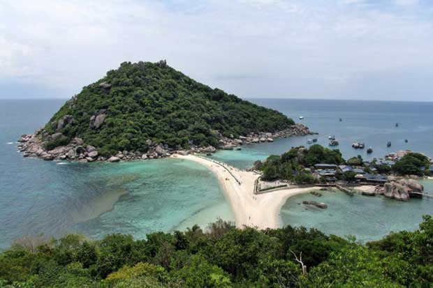 Koh Tao in Surat Thani is one five southern island destinations where tourism ministry officials have proposed the Centre for Covid-19 Situation Administration allow visits by foreign tourists early next month.