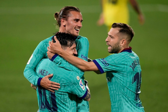 Griezmann stars against Villarreal as Barca keep title hopes alive