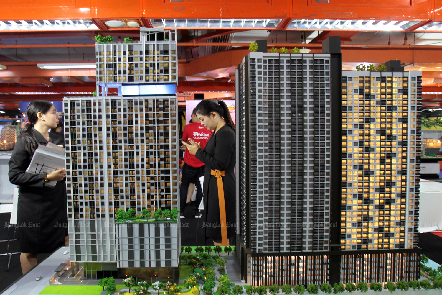 Developers are advised to price new condominium launches competitively as neighbouring areas still have unsold ready-to-transfer supply. (Bangkok Post photo) Developers are advised to price new condominium launches competitively as neighbouring areas still have unsold ready-to-transfer supply. (Bangkok Post photo)