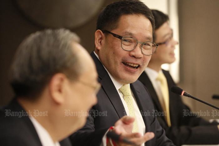 Uttama, Sontirat, others quit Palang Pracharath