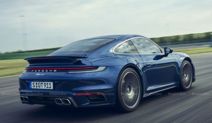 Porsche unveils non-S 911 Turbo with 580hp