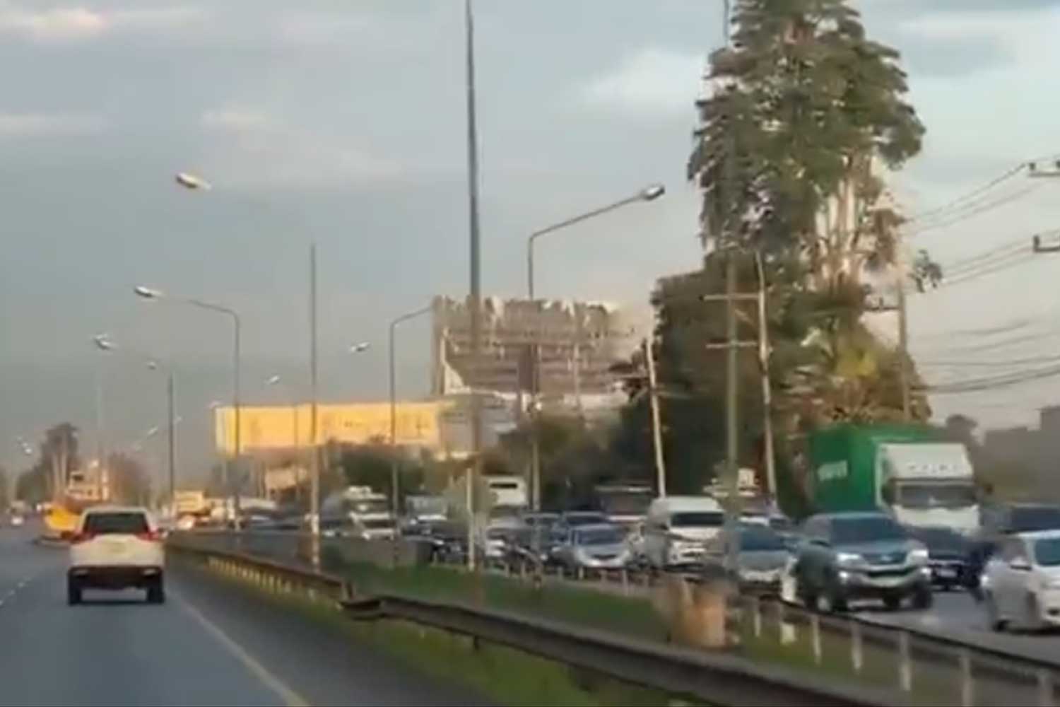 Heavy traffic in Korat as long weekend begins