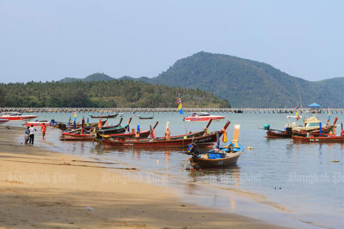 Tourist arrivals slump 66% y