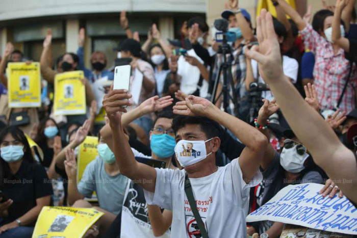 Bangkok Post - PM warns students over rally