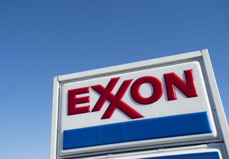 Exxon Mobil and Chevron reported losses in the second quarter, as the weakened industry outlook amid the coronavirus crisis hammers petroleum companies Exxon Mobil and Chevron reported losses in the second quarter, as the weakened industry outlook amid the coronavirus crisis hammers petroleum companies