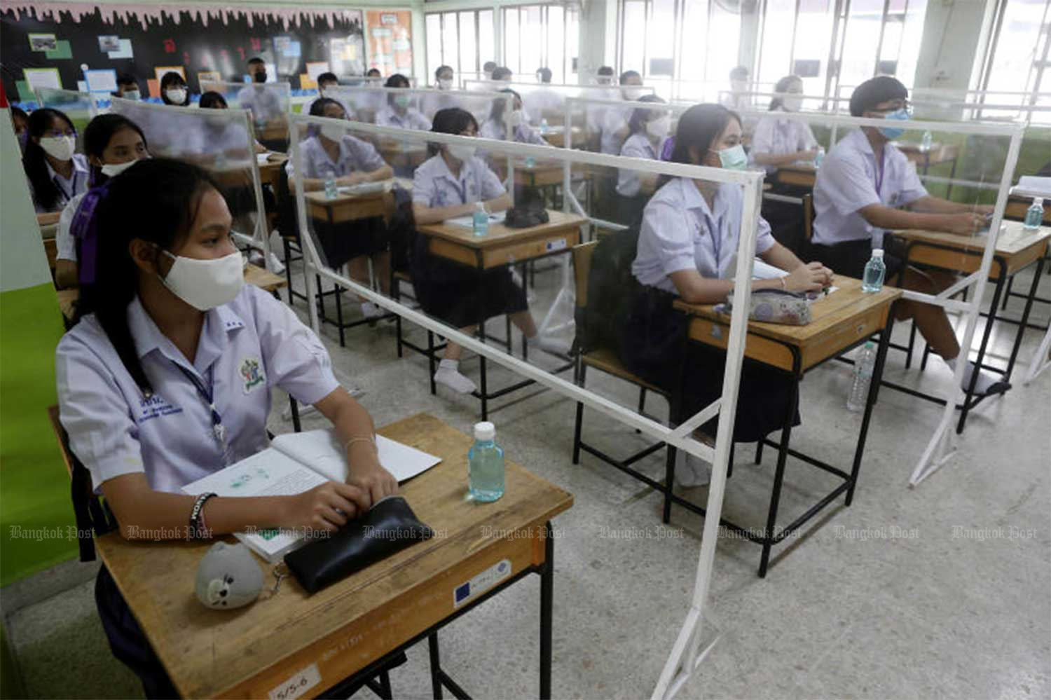 Students attend class on the first day of term on July 1 at Mathayom Prachaniwet School in Bangkok. (File photo by Pattarapong Chatpattarasill)