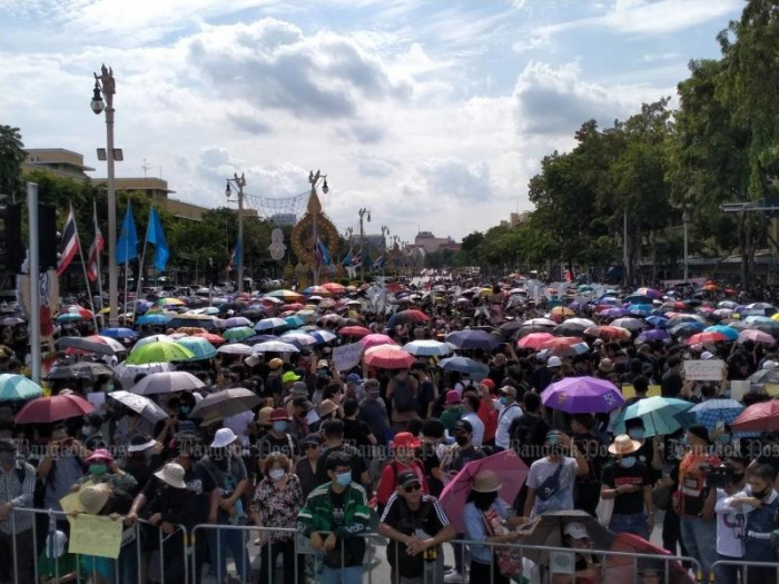 Anti-government protesters flock to Democracy Monument