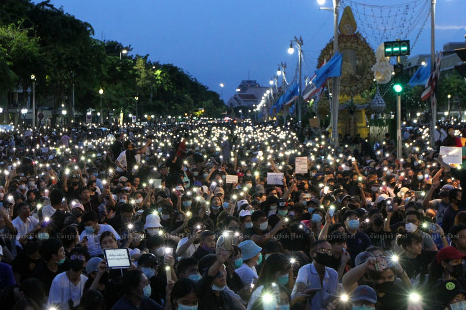 Prawit affirms people's right to rally, express opinions