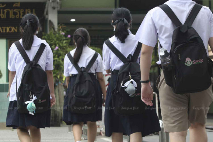 Prawit: 3-finger gesture is Scouts' salute