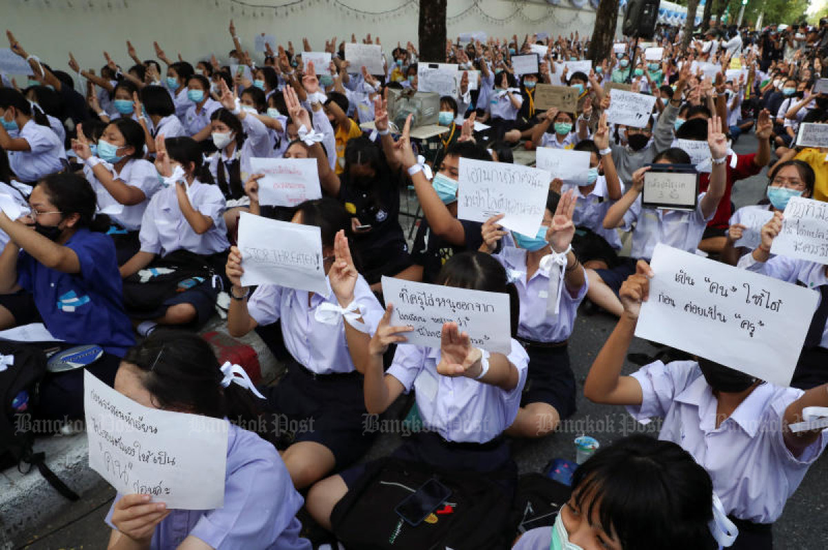 Students rally against PM, education minister Bangkok Post Learning ...