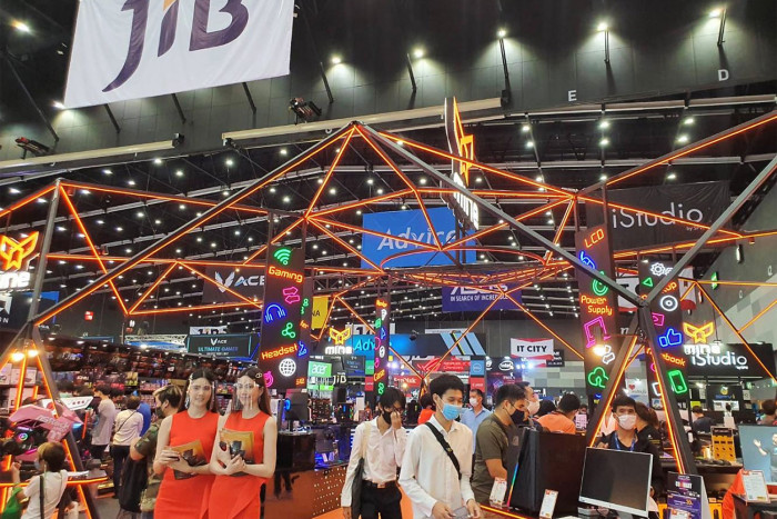 Shortage mutes computer discounts at Commart