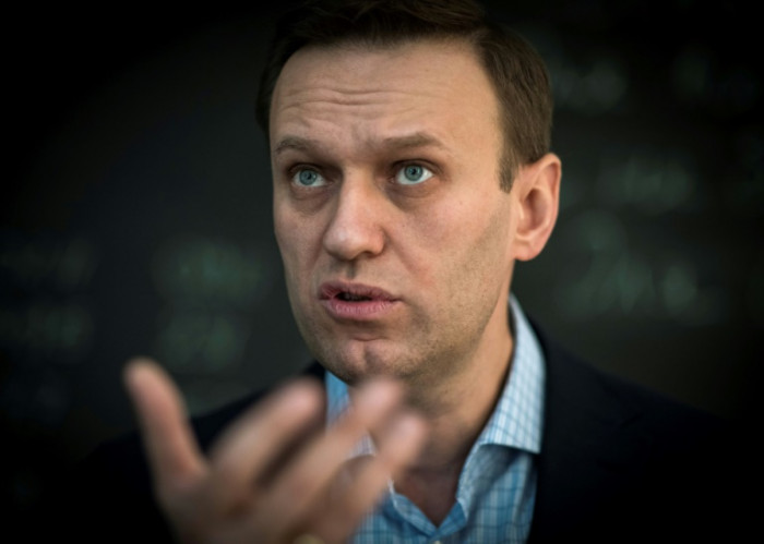Aides denounce 'threat to life' as Navalny refused evacuation