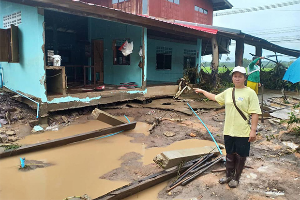 Khammalin Khampaengla on Sunday points to her wrecked house after flooding in Wieng Sa district of Nan. (Photo by Rarinthorn Petchareon) Downstream provinces braced for floods from North
