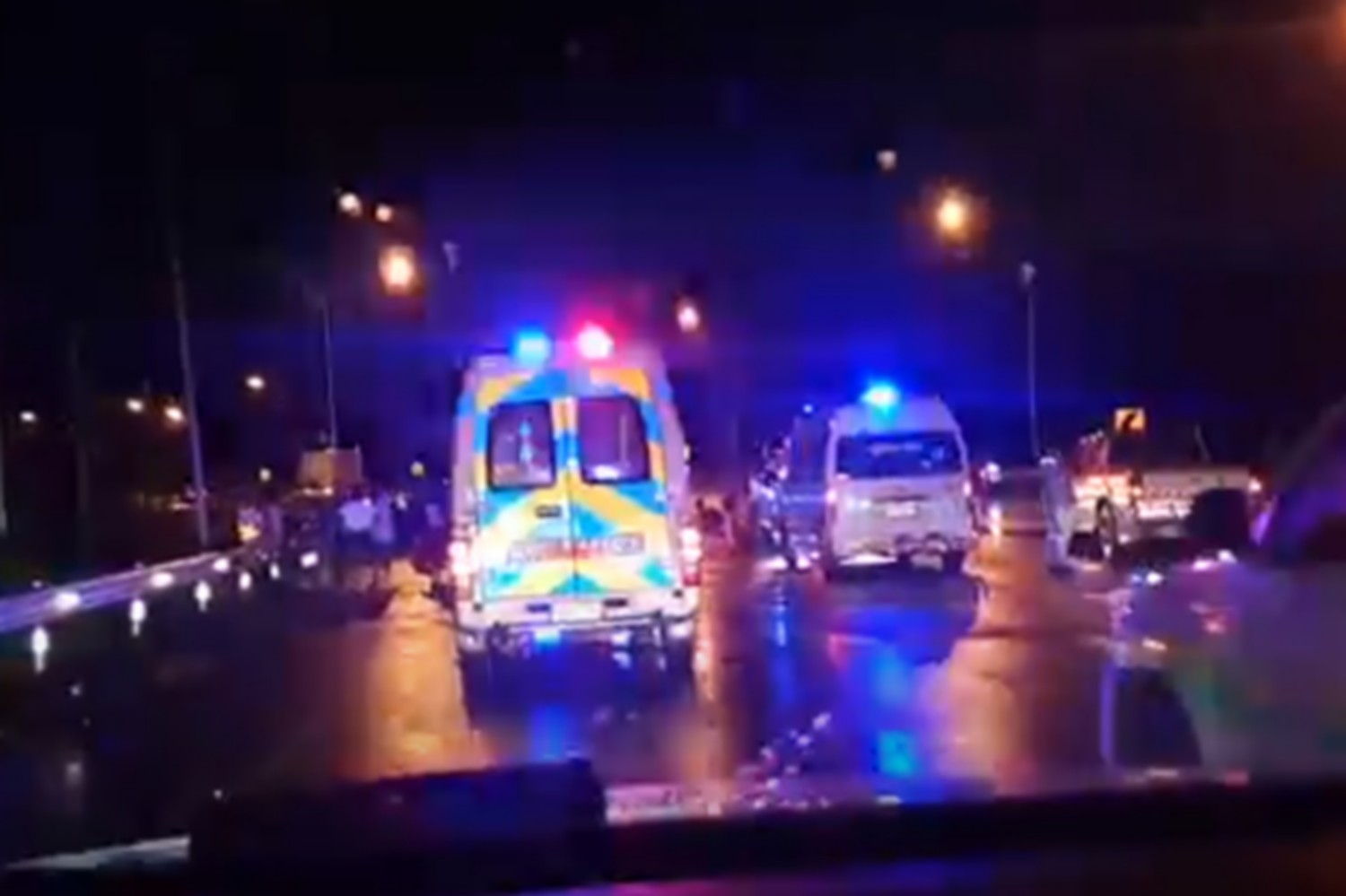 Emergency vehicles at the scene of the crash near Ban Tha Charoen in tambon Tha Lat on the Ubon Ratchathani-Si Sa Ket road. (Photo: Nila Singkiree)