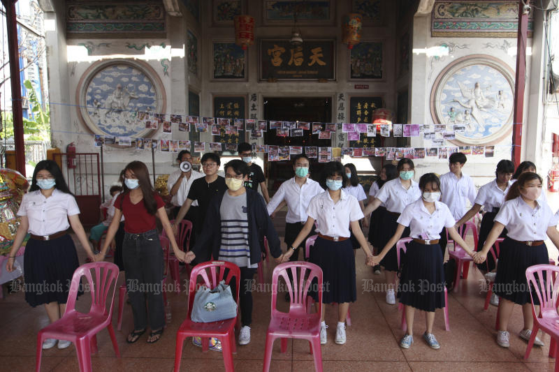 Chulalongkorn students struggle to save old shrine