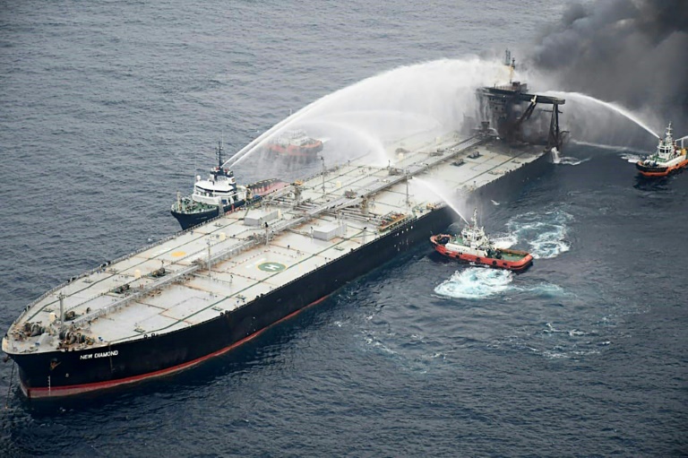 Kilometre-long slick left by burning oil tanker off Sri Lanka