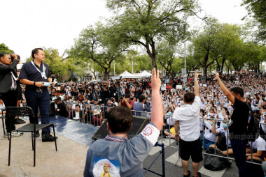 Govt to universities: Stop students' calls for monarchy reform