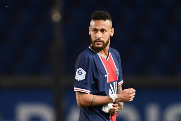 Furious Neymar alleges racism as five sent off in PSG storm