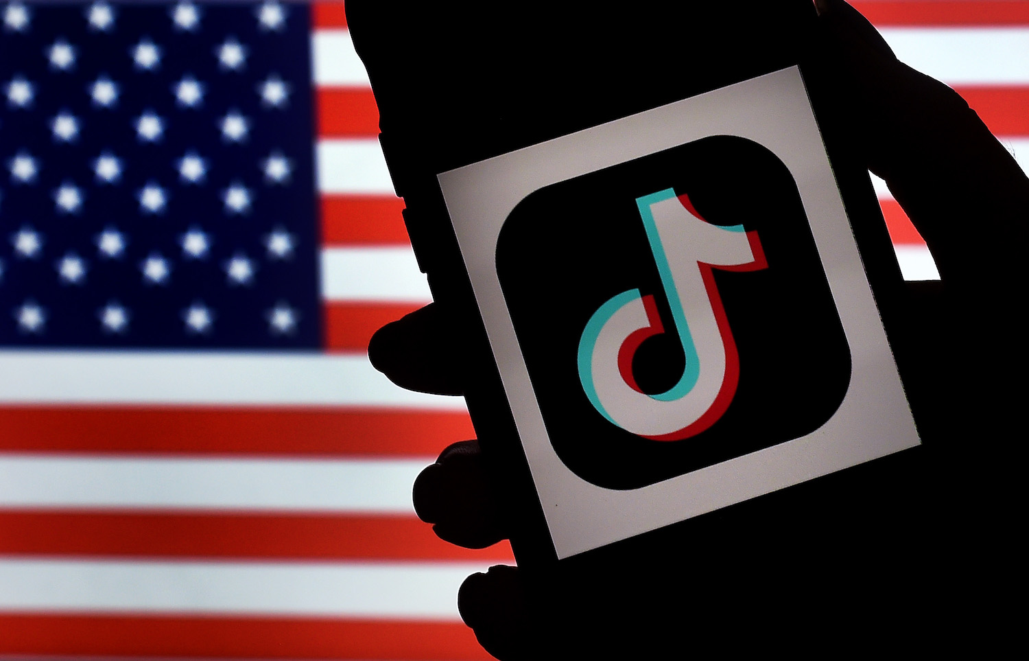 US bans WeChat use, TikTok downloads