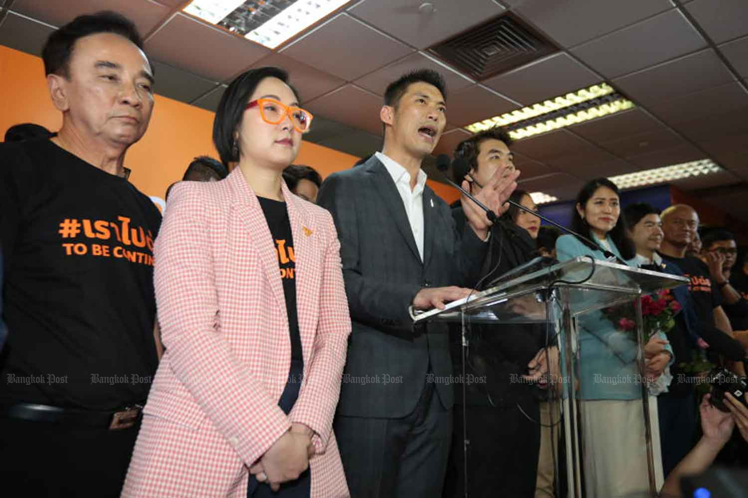 Thanathorn Juangroongruangkit, third from left, leader of the disbanded Future Forward Party, addresses supporters on Feb 21 following the Constitutional Court’s ruling which dissolved the party over a 191 million baht loan it accepted from him. (Photo: Chanat Katanyu)