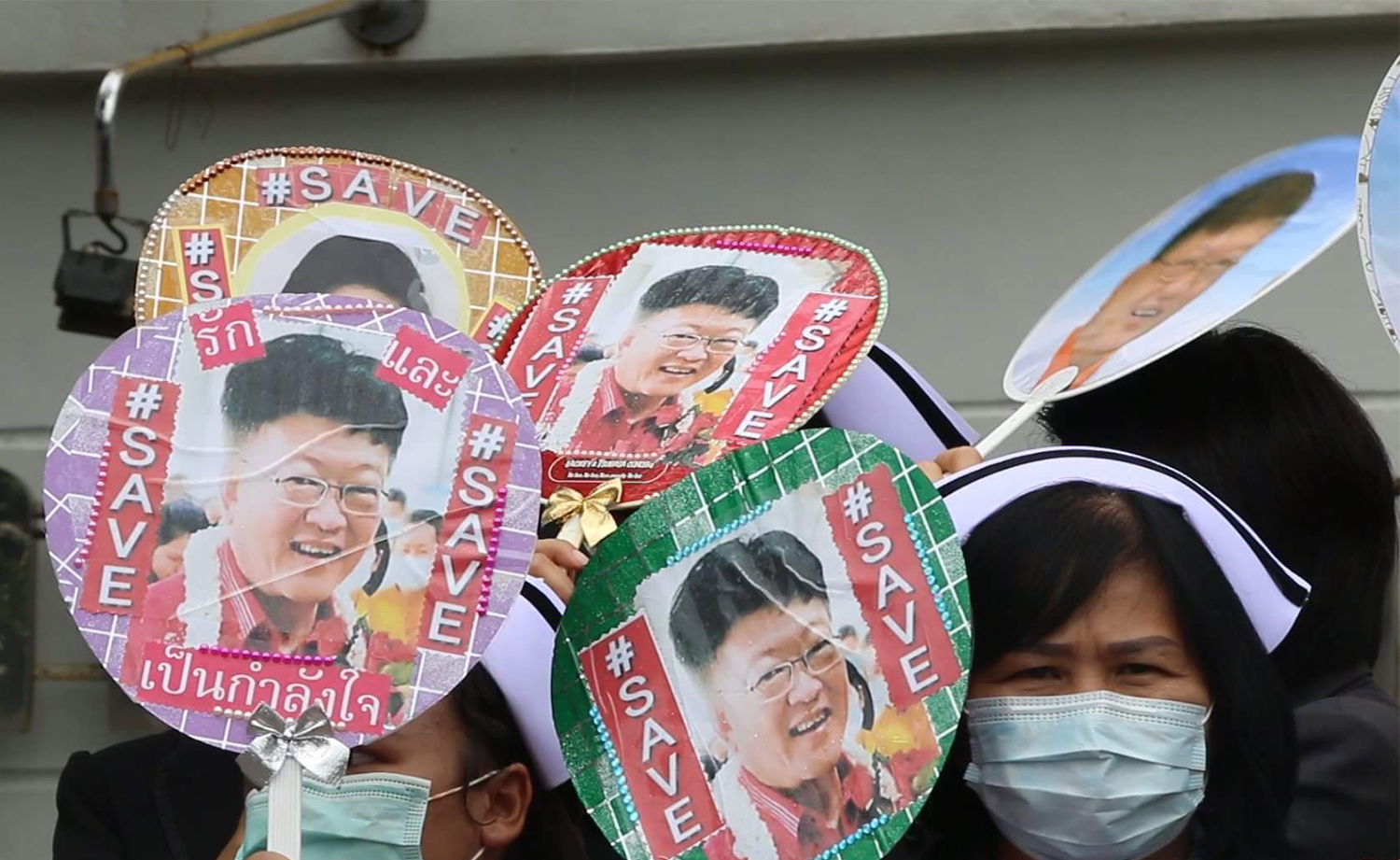 Bangkok Post - Khon Kaen hospital staff rally around embattled director