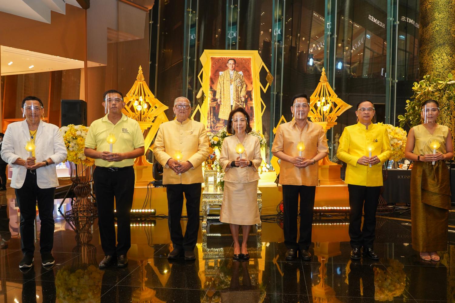 ICONSIAM pays respects to King Rama IX