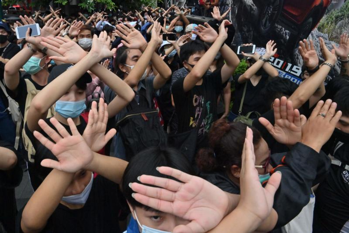 Protest Hand Signals Bangkok Post - Hand signals only: Protesters learn new language