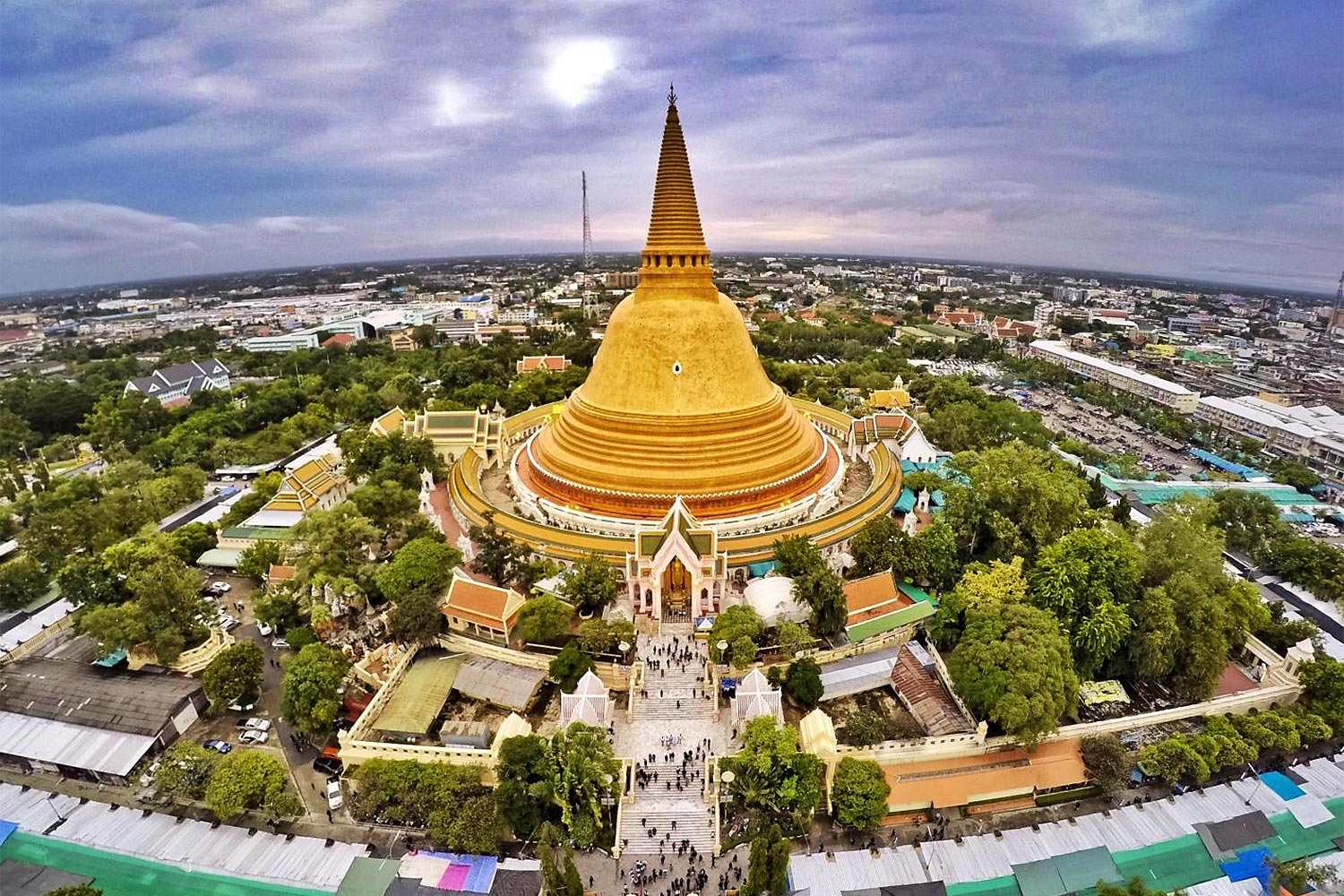 Phra Pathom Chedi Fair Up And Running