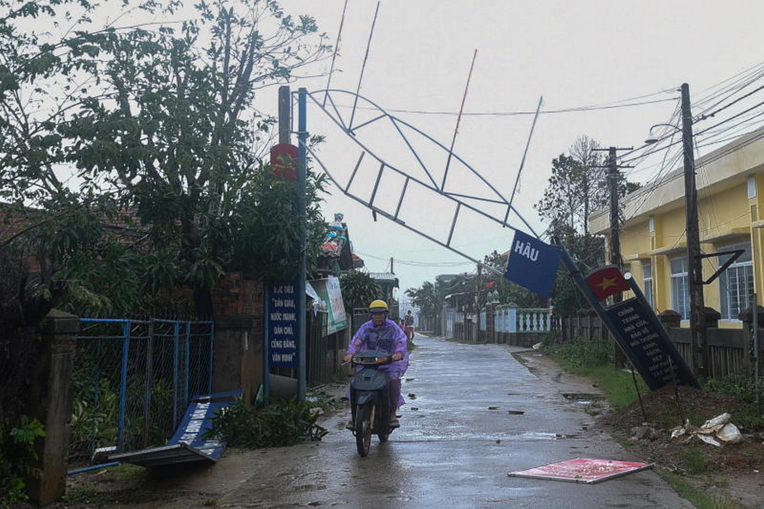 A man bikes past a broken sign after Typhoon Molave lashed Vietnam's coast, at Binh Chau village, Quang Ngai province. (Photo: Reuters) A man bikes past a broken sign after Typhoon Molave lashed Vietnam's coast, at Binh Chau village, Quang Ngai province. (Photo: Reuters)