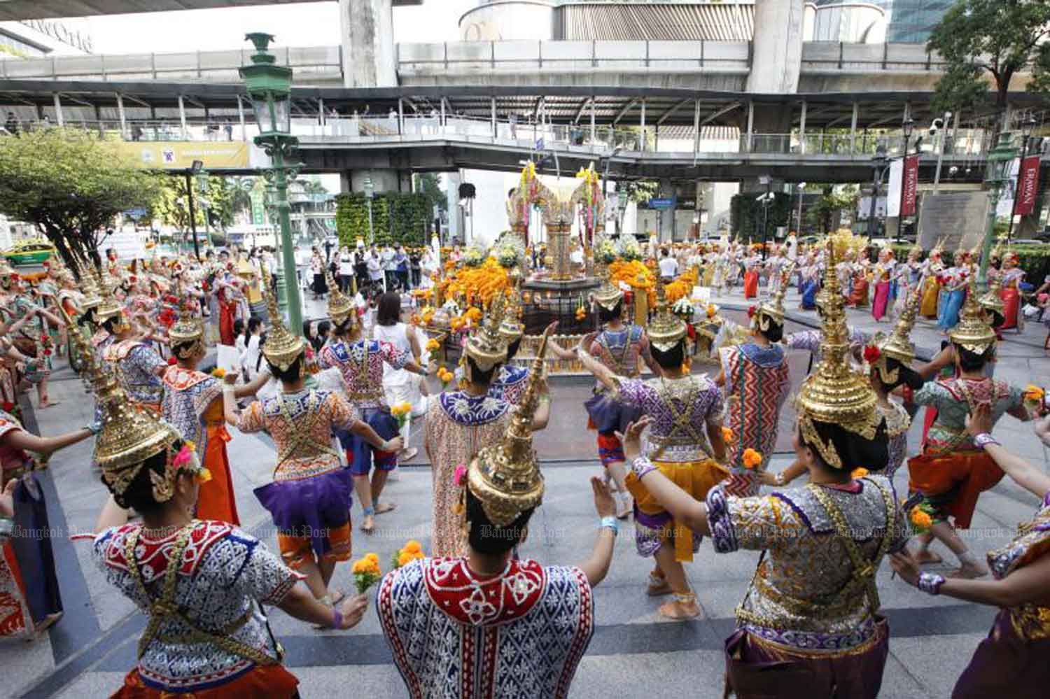 Thai classical dancers perform at the Erawan shrine at Ratchaprasong intersection in Bangkok on Monday, when four new Covid-19 cases were confirmed. (Photo: Pattarapong Chatpattarasill)