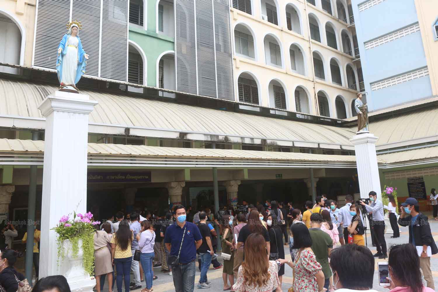 Parents gather at Sarasas Witaed Ratchaphruek School in Nonthaburi province in September, demanding assurances their children were being safely cared for. (Photo:  Pattarapong Chatpattarasill)