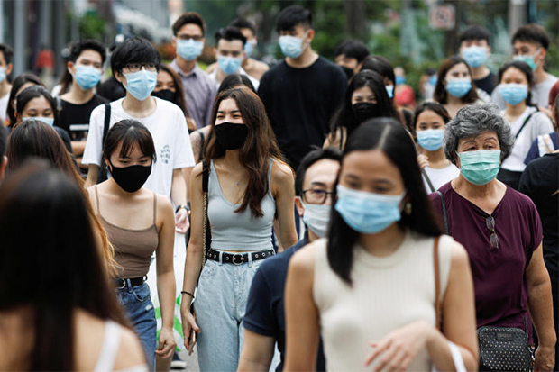 A busy street in the shopping district of Orchard Road in Singapore. (Photo: Reuters)