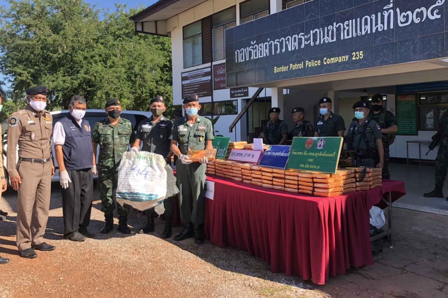 Slabs of dried marijuana are put on display for a press briefing at Border Patrol Police Company 235 in Nakhon Phanom province. The drugs were seized on Saturday night. (Photo by Pattanapong Sripiachai) Slabs of dried marijuana are put on display for a press briefing at Border Patrol Police Company 235 in Nakhon Phanom province. The drugs were seized on Saturday night. (Photo by Pattanapong Sripiachai)