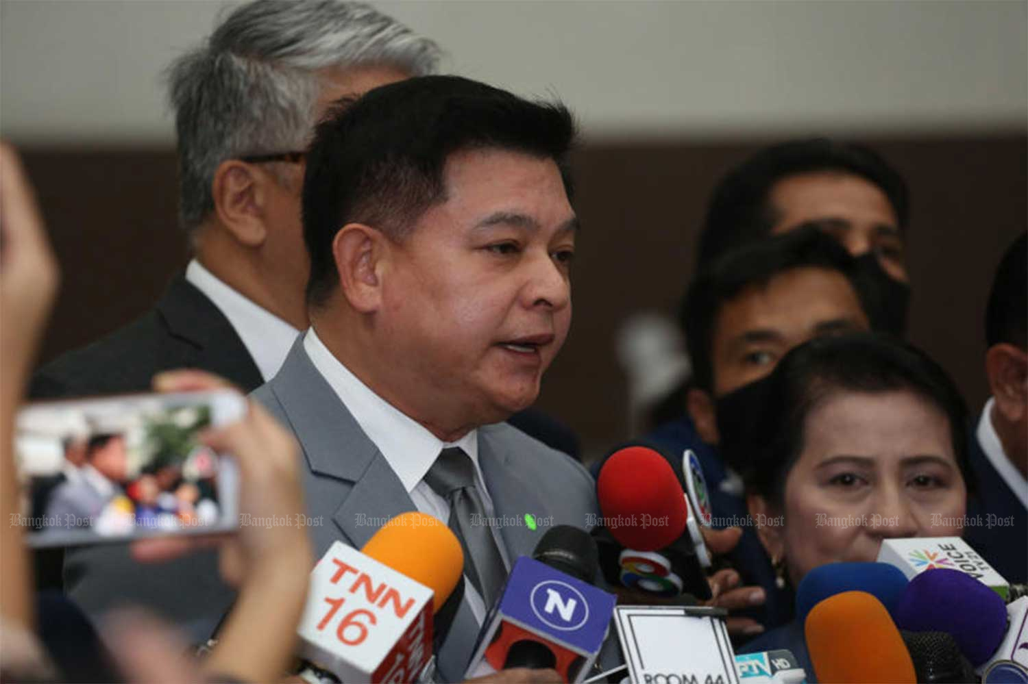 House reopens bribery case