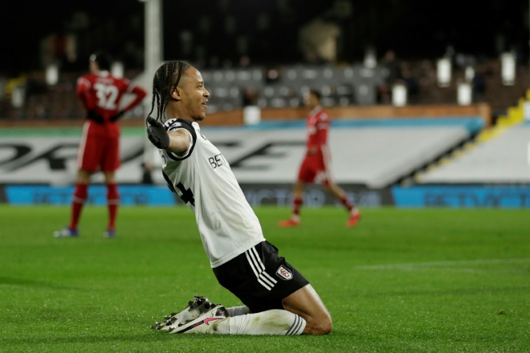 Leaders Tottenham, Liverpool held, Arsenal beaten by Burnley