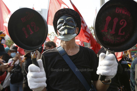 Police clash with anti-government protesters -2