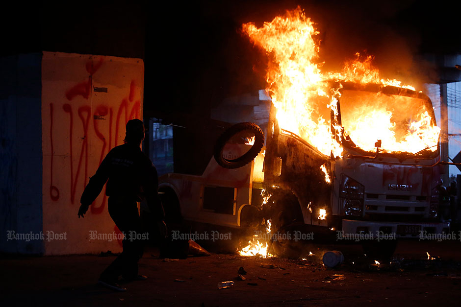 Police fire tear gas, rubber bullets at Victory Monument protest