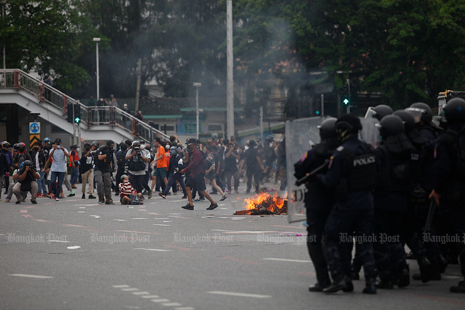 Police fire tear gas, rubber bullets at Victory Monument protest