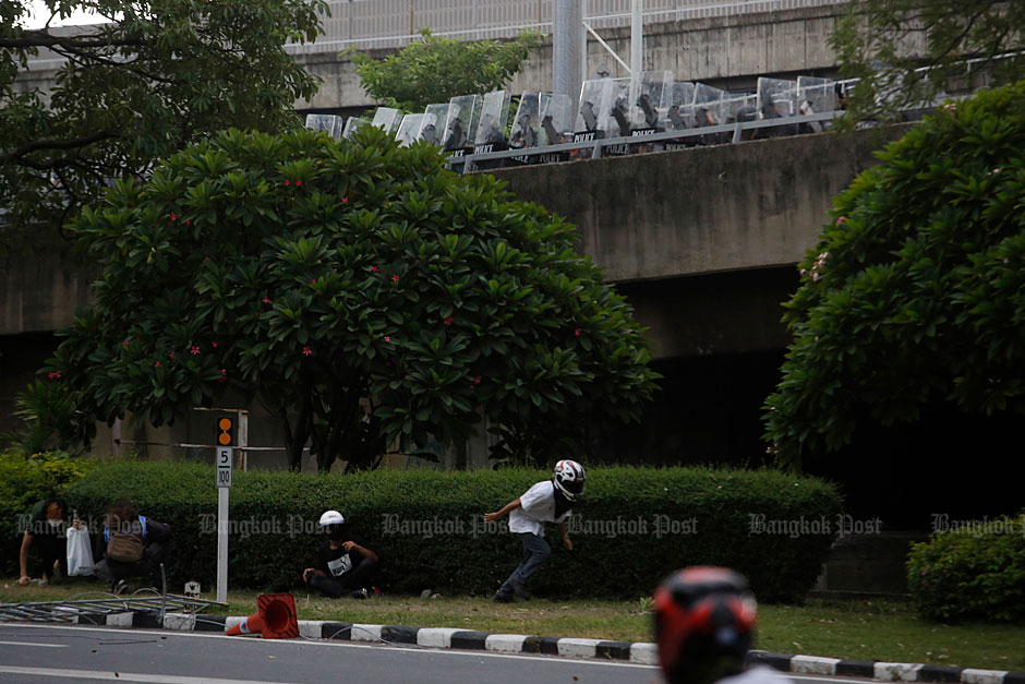 Police fire tear gas, rubber bullets at Victory Monument protest