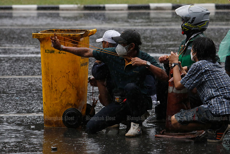 Police fire tear gas, rubber bullets at Victory Monument protest