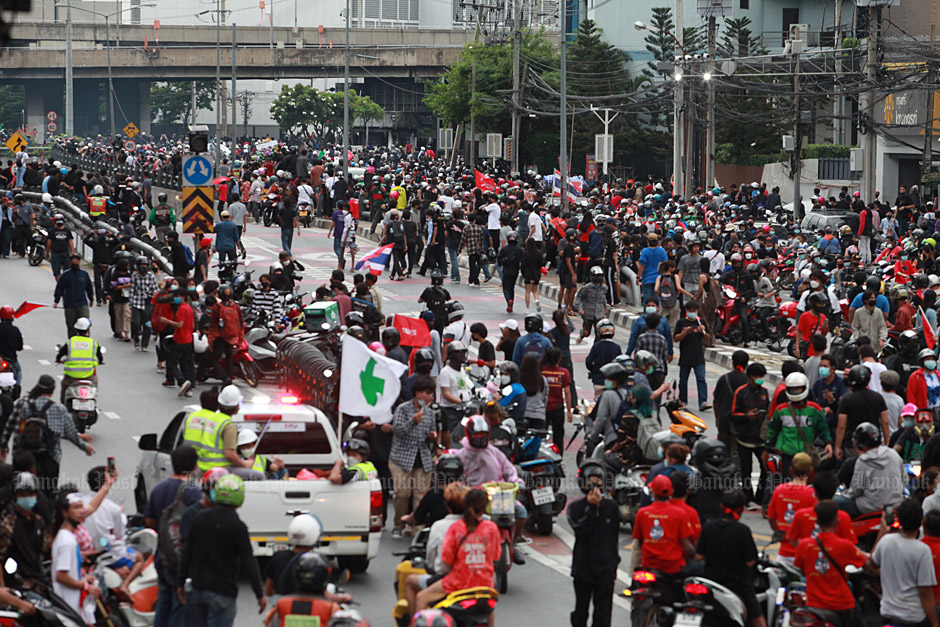 'Car mob' rallies