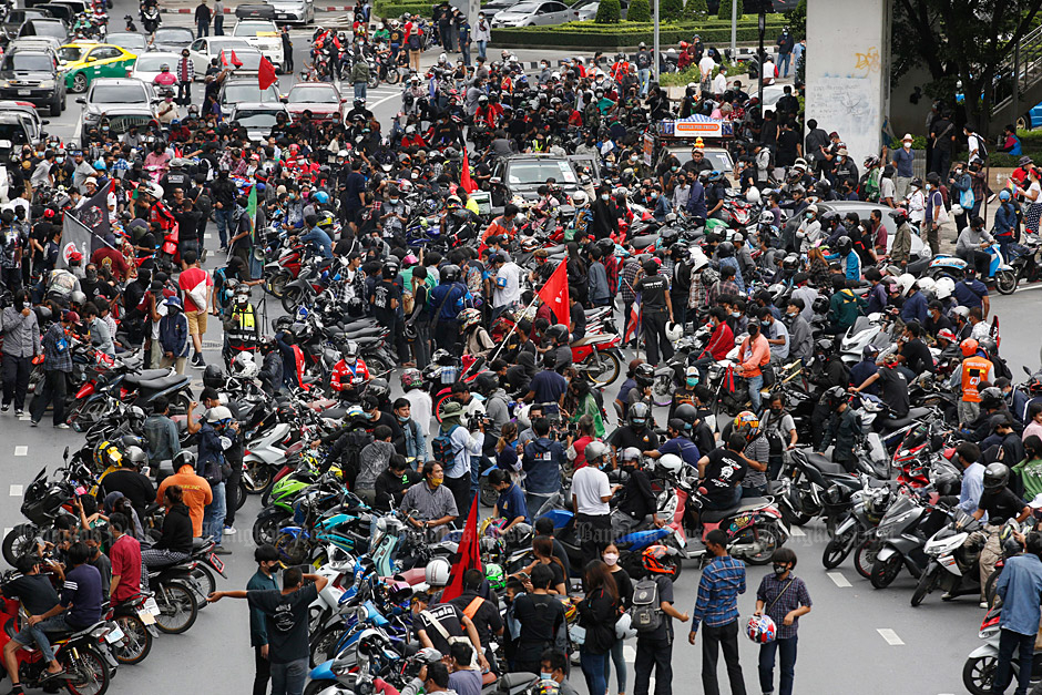 'Car mob' rallies