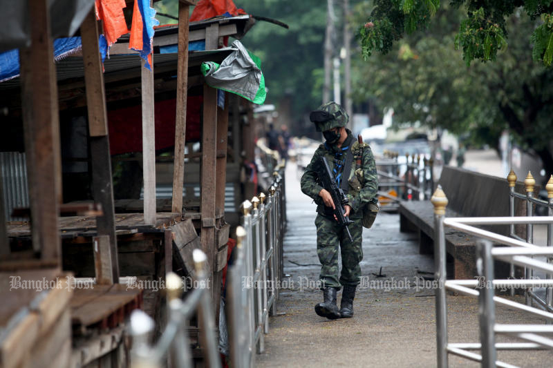 Soldiers patrol the border along the Moei River in Mae Sot district of Tak to stem illegal crossing from Myawaddy. (Bangkok Post file photo)