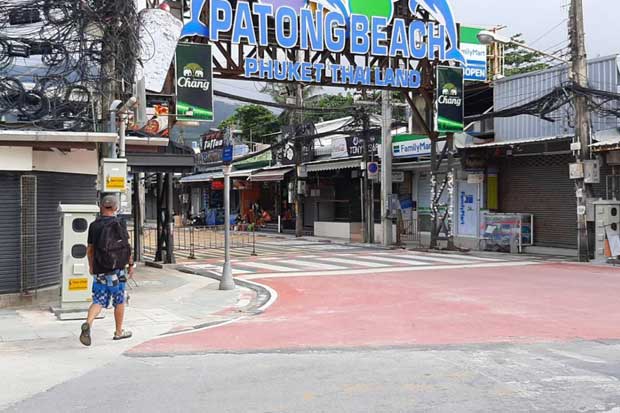 Patong beach in Phuket, usually packed with tourists, is virtually deserted as the island feels the harsh impact of the pandemic. (Photo by Apinya Wipatayotin)