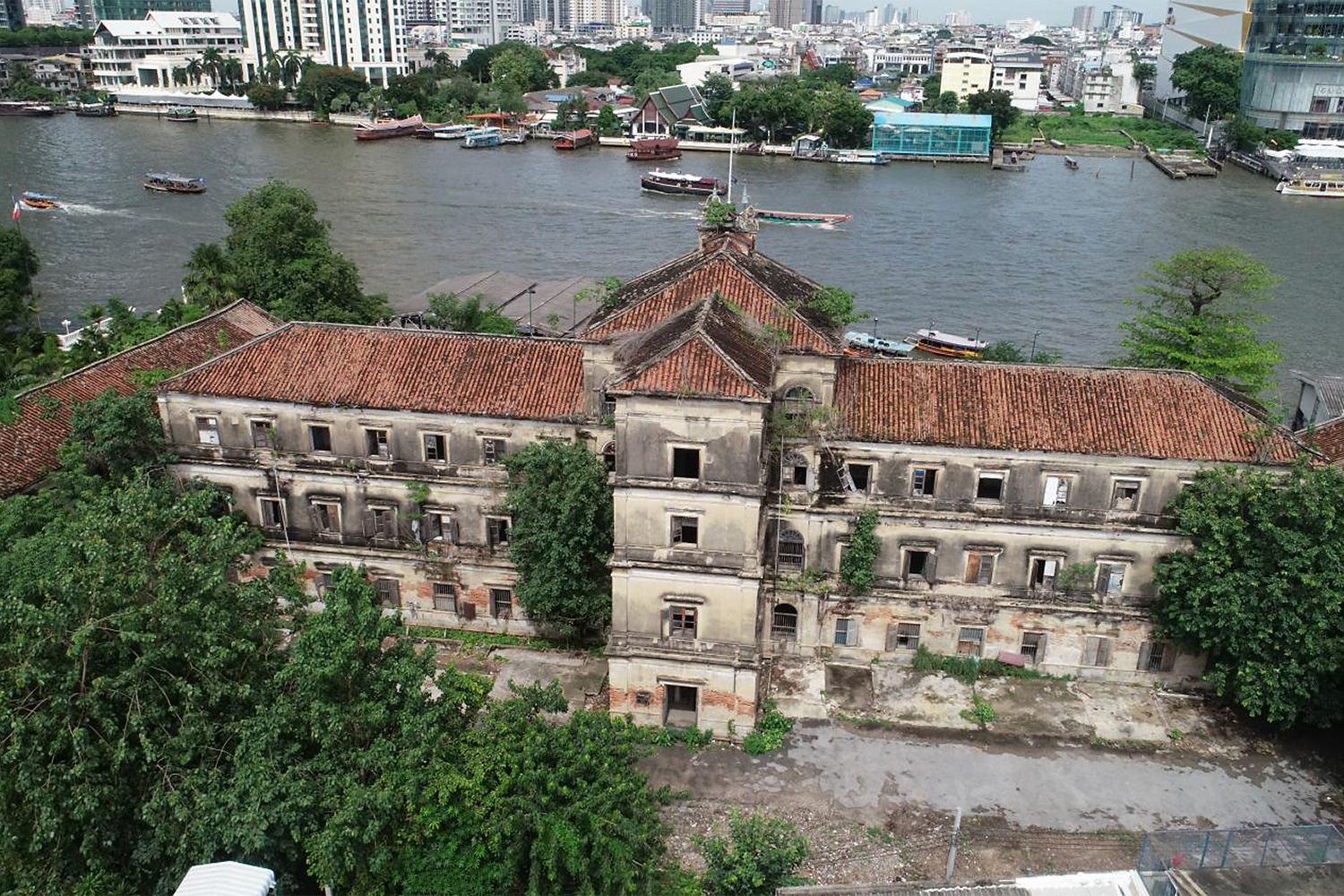 The project comprises a 130-year-old building on the banks of the Chao Phraya River, owned by the Treasury Department.