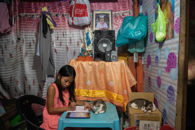 Nhieshalyn Galicia, 8, a grade 2 student, works on a school assignment at her home, as schools remain closed during the coronavirus disease (Covid-19) outbreak, in Manila, Philippines, Jan 6, 2021. (Reuters file photo) Nhieshalyn Galicia, 8, a grade 2 student, works on a school assignment at her home, as schools remain closed during the coronavirus disease (Covid-19) outbreak, in Manila, Philippines, Jan 6, 2021. (Reuters file photo)